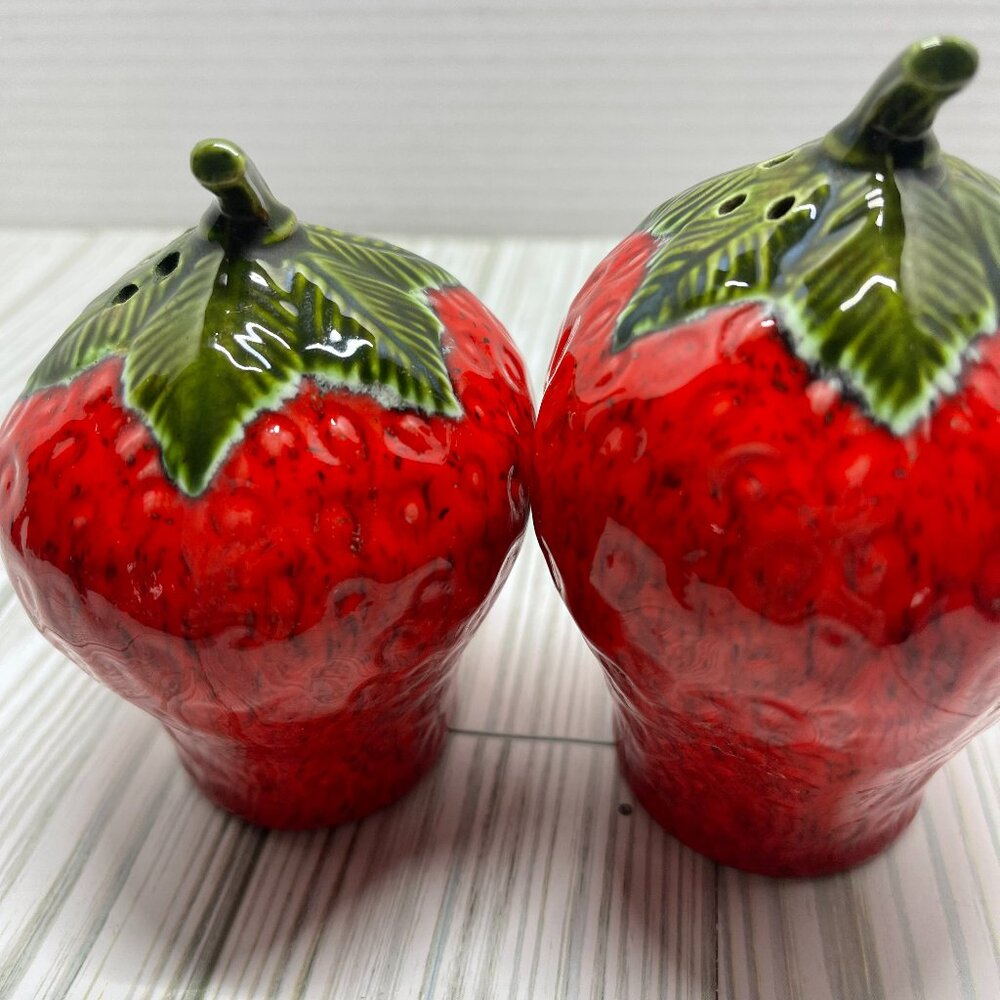 Vintage Majolica Ceramic Salt & Pepper Shakers